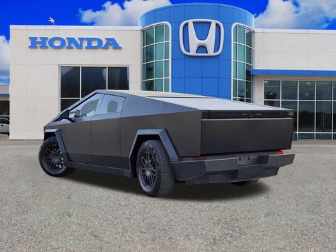 Used 2025 Tesla Cybertruck AWD Crew Cab image 5