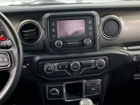 Used 2019 Jeep Wrangler Sport image 6