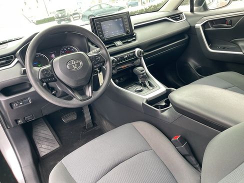 Used 2020 Toyota RAV4 LE image 29