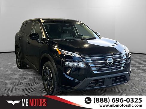 Used 2024 Nissan Rogue SV image 1