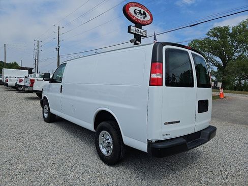 Used 2018 Chevrolet Express 2500 w/ Driver Convenience Package RWD image 3