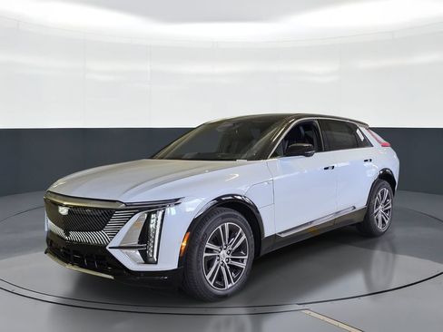 New 2026 Cadillac Lyriq Luxury RWD image 1