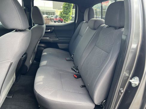 Used 2019 Toyota Tacoma TRD Sport w/ Technology Package AWD/4WD image 27