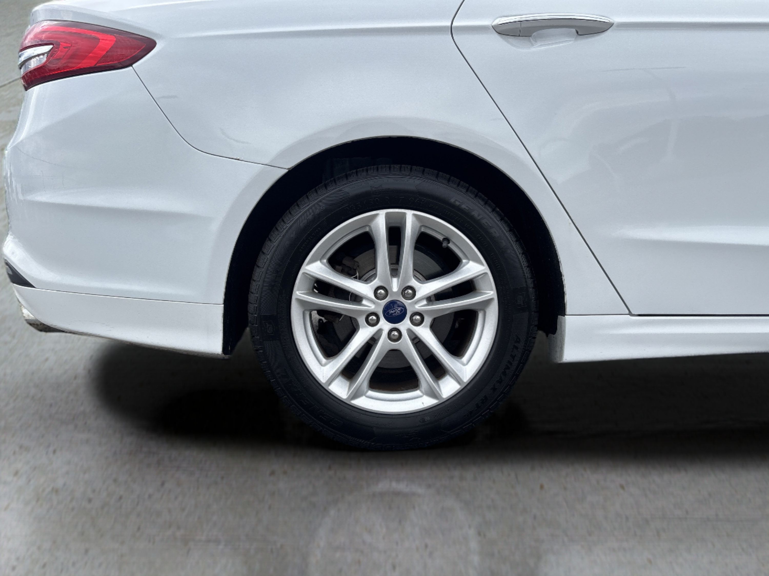 Used 2018 Ford Fusion SE w/ Fusion SE Technology Package FWD image 11