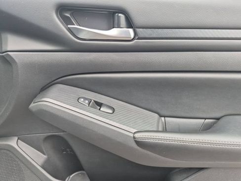 Used 2024 Nissan Altima 2.5 SV FWD image 33
