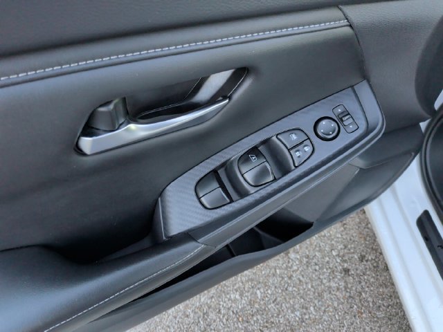 Used 2024 Nissan Sentra SV FWD image 10
