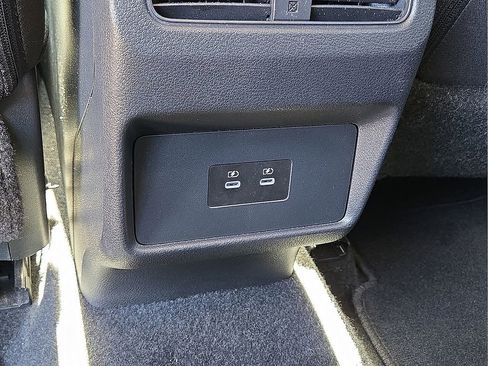 Used 2025 Nissan Rogue SV image 15