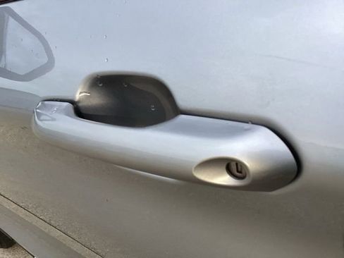 Used 2022 Ford Explorer XLT w/ Equipment Group 202A image 25