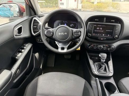 Used 2024 Kia Soul LX w/ Option Group 015 FWD image 22