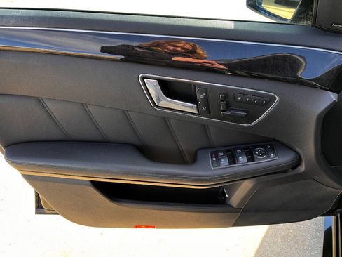 Used 2010 Mercedes-Benz E 550 4MATIC Sedan image 8