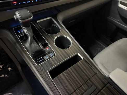 Used 2022 Toyota Sienna Limited image 13