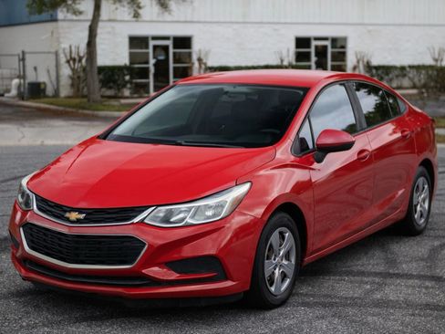 Used 2018 Chevrolet Cruze LS FWD image 5