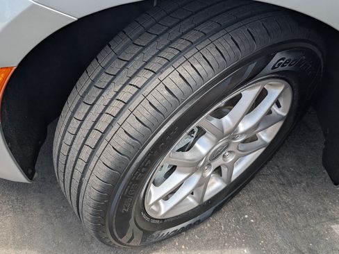 Used 2024 Chrysler Pacifica Touring-L FWD image 21