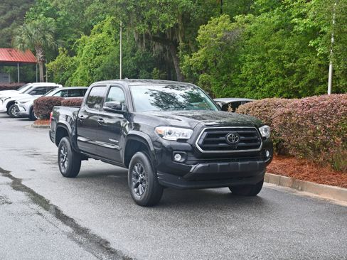 Used 2023 Toyota Tacoma SR5 w/ Technology Package AWD/4WD image 6