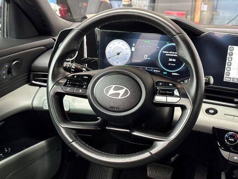 Used 2025 Hyundai Elantra Limited FWD image 22