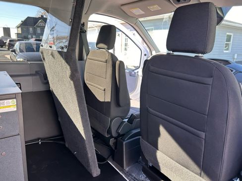 Used 2019 Ford Transit 150 XLT image 22