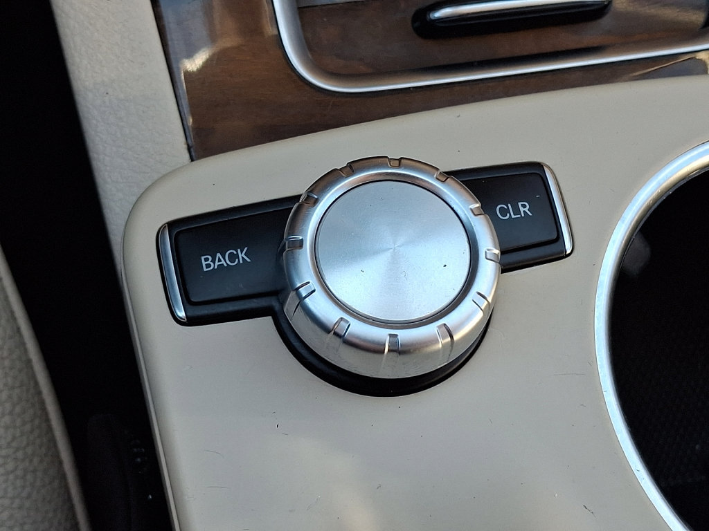 Used 2015 Mercedes-Benz GLK 350 4MATIC image 29