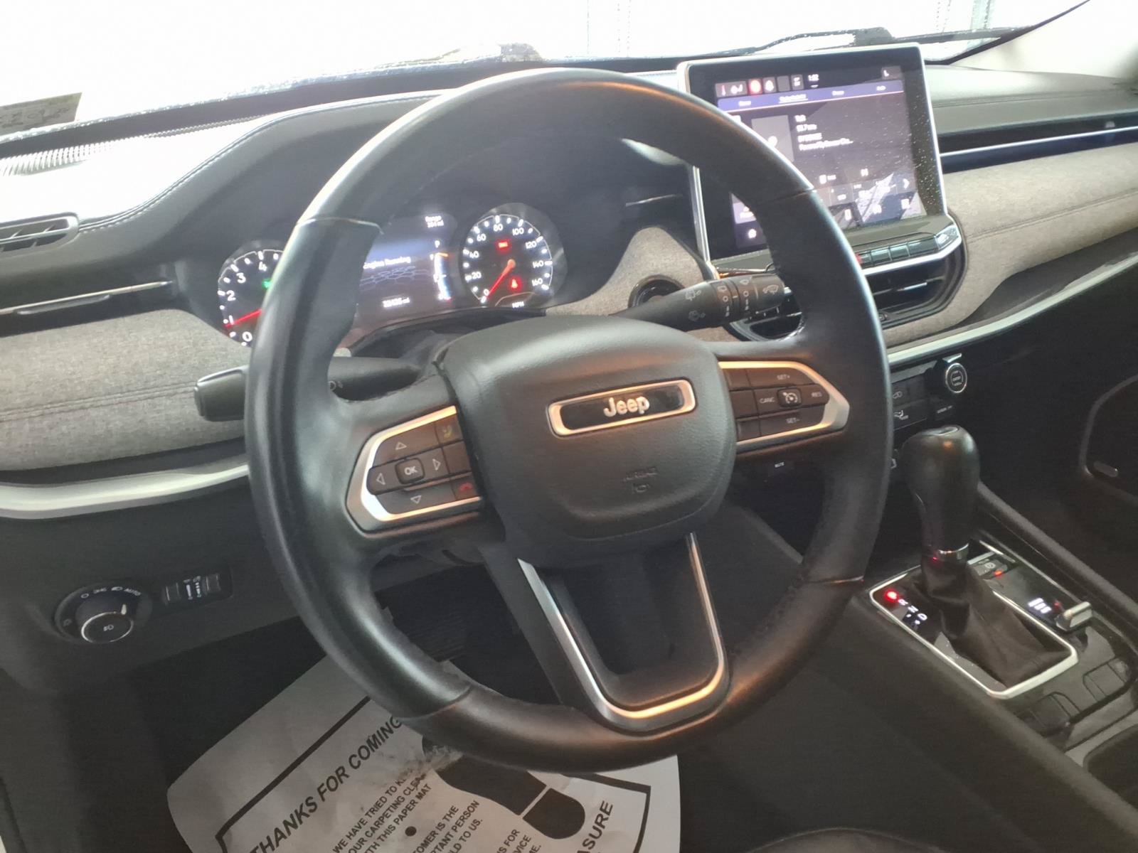 Used 2022 Jeep Compass Latitude w/ Sun and Sound Group AWD/4WD image 11