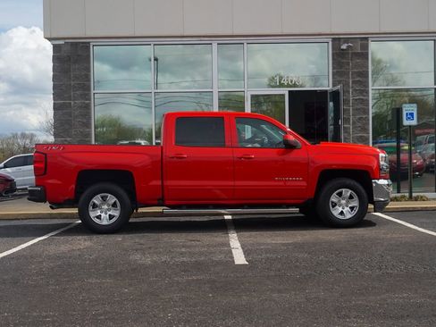 Used 2018 Chevrolet Silverado 1500 LT w/ LT Fleet Convenience Package AWD/4WD image 2