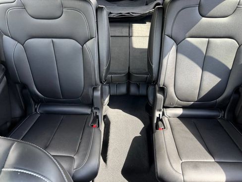 Used 2023 Jeep Grand Cherokee L Limited AWD/4WD image 33