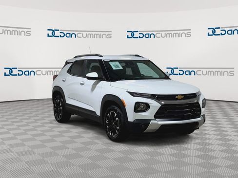Used 2023 Chevrolet TrailBlazer LT w/ Convenience Package AWD/4WD image 3