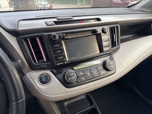 Used 2018 Toyota RAV4 XLE AWD/4WD image 17