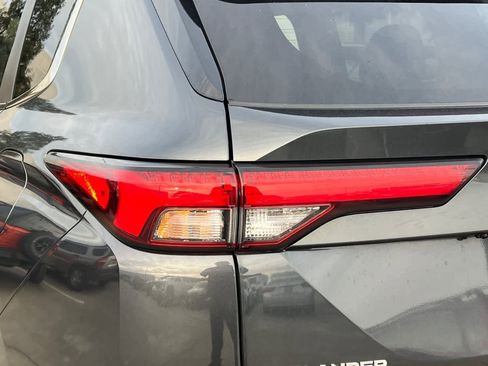 Used 2024 Mitsubishi Outlander SE image 15