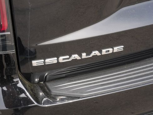 Used 2023 Cadillac Escalade Sport w/ Touring Package image 22