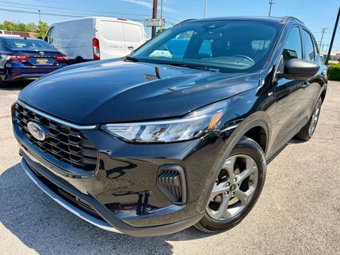 Used 2025 Ford Escape ST-Line AWD/4WD image 2