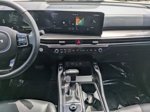Certified 2025 Kia Sorento S w/ Panoramic Sunroof Package FWD image 16