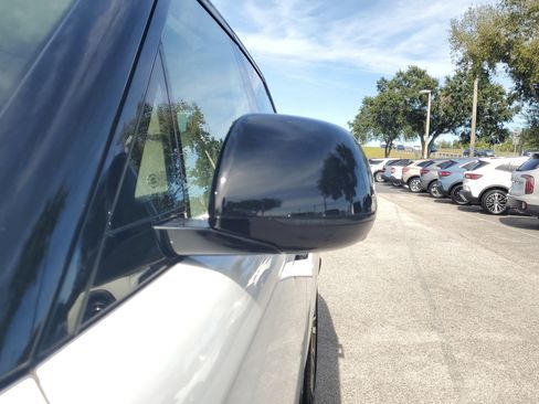 Used 2024 Land Rover Range Rover SE image 4