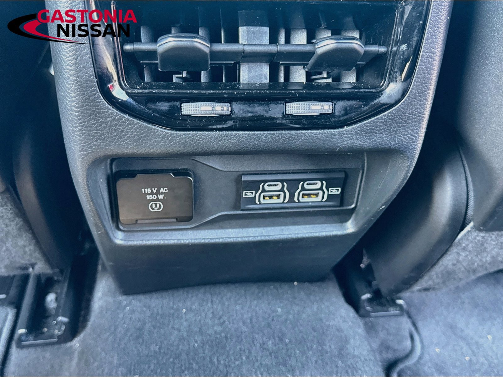 Used 2025 Jeep Grand Cherokee Altitude AWD/4WD image 32