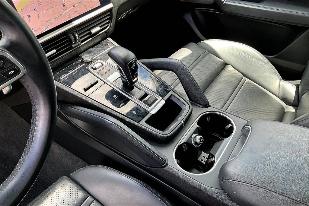 Used 2023 Porsche Cayenne AWD/4WD image 16