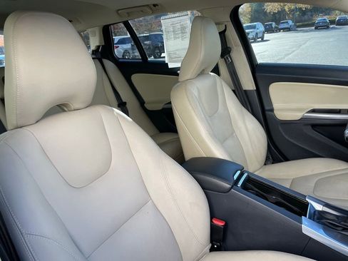 Used 2016 Volvo V60 T5 Premier image 32