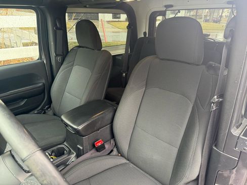 Used 2019 Jeep Wrangler Sport image 28