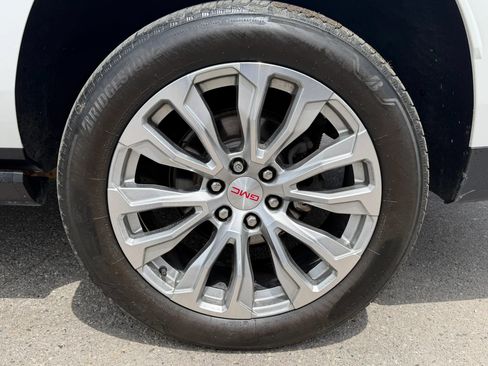 Used 2021 GMC Yukon XL Denali w/ Denali Ultimate Package AWD/4WD image 12