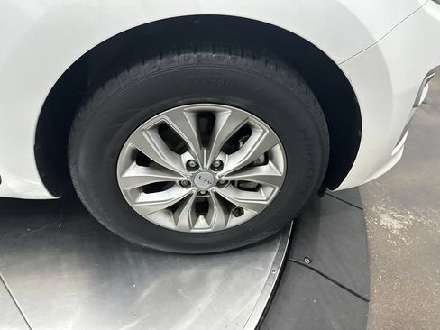 Used 2020 Kia Sedona LX FWD image 9