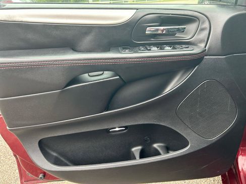 Used 2019 Dodge Grand Caravan GT FWD image 8
