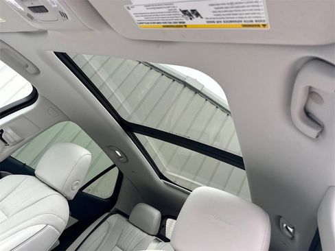 New 2025 Buick Envision Avenir image 32