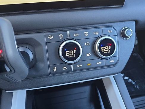 Used 2025 Land Rover Defender 110 S image 26