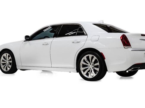 Used 2019 Chrysler 300 Touring L w/ Quick Order Package 22F RWD image 4