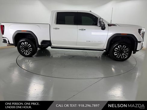 Used 2024 GMC Sierra 3500 Denali w/ Denali Reserve Package AWD/4WD image 5