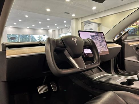 Used 2021 Tesla Model 3 Standard Range RWD image 9