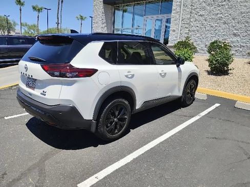 Used 2023 Nissan Rogue SV w/ SV Premium B Package FWD image 10