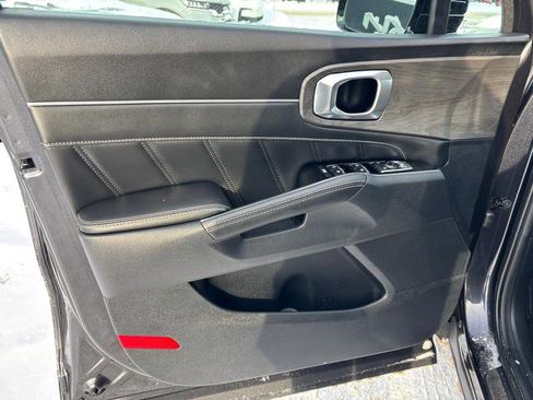 Used 2025 Kia Sorento SX image 12