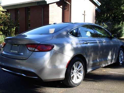 Used 2015 Chrysler 200 Limited w/ Convenience Group FWD image 3