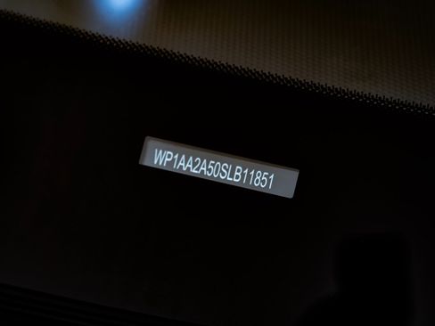 Certified 2025 Porsche Macan image 32