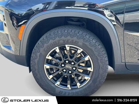 Used 2025 Chevrolet Traverse Z71 AWD/4WD image 16