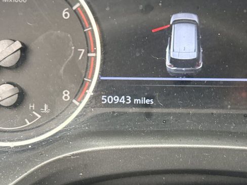 Used 2023 Nissan Rogue SV image 9