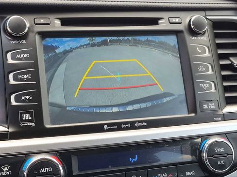 Used 2017 Toyota Highlander Limited AWD/4WD image 40